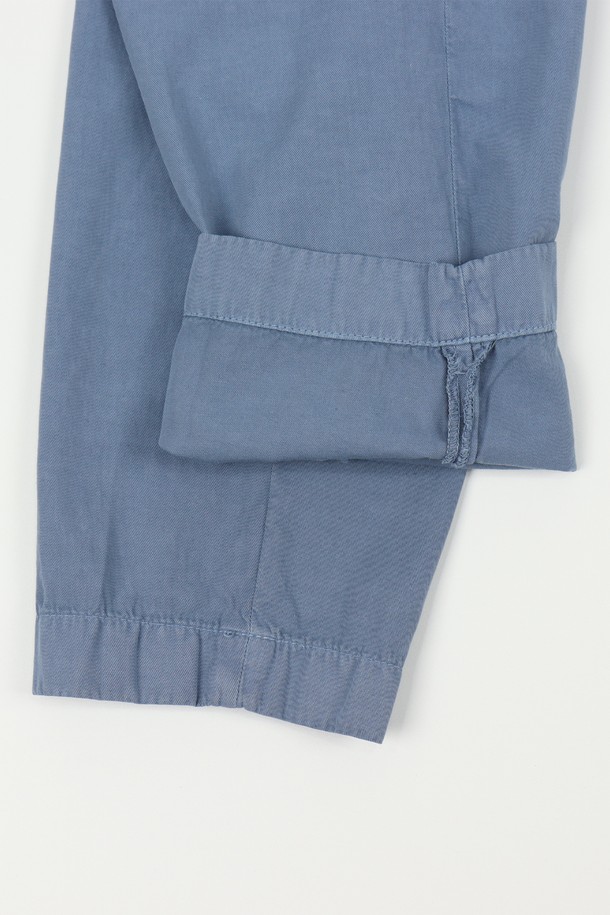 **제품 설명:**

봄, 여름 시즌에 시원하게 즐길 수 있는 5가지 컬러의 밴딩 린넨 바지 PT159A입니다. 스카이블루, 그린, 블랙, 화이트, 베이지의 다채로운 색상으로 출시되어 어떤 상의와도 편안하게 매치할 수 있습니다. 면과 린넨 혼방 소재로 제작되어 부드러운 촉감과 적당한 두께감을 자랑하며, 베이직핏 디자인으로 편안한 착용감을 선사합니다.
