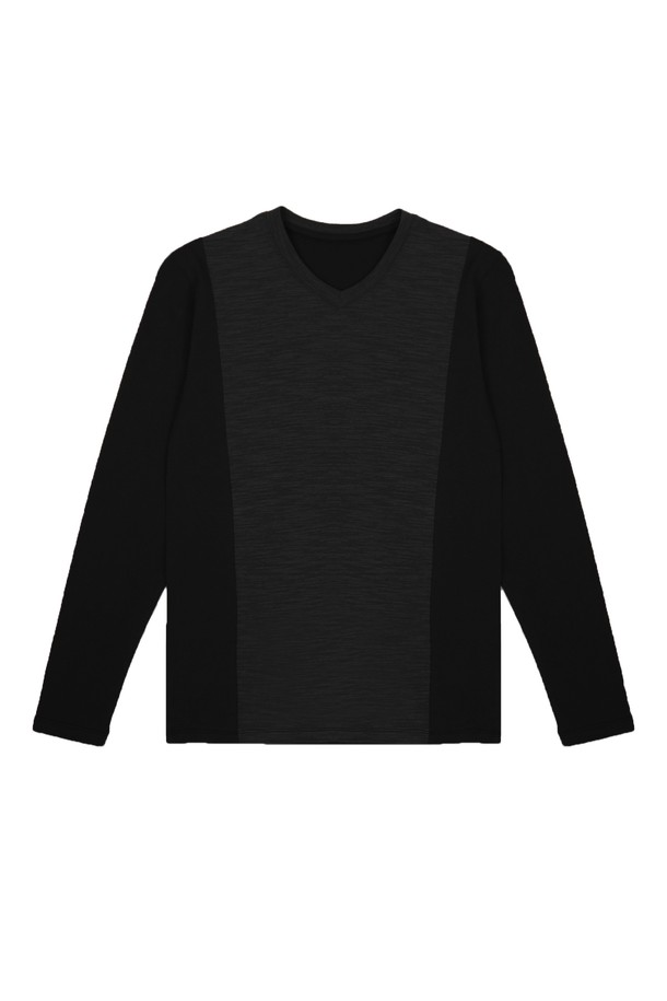 남성 솔리드 봄 가을 코튼 브이넥 긴팔 티셔츠 TEE102는 베이직한 스타일의 남성용 긴팔 티셔츠입니다. 부드러운 촉감의 면 소재로 제작되었으며, 봄, 가을 간절기에 착용하기 좋습니다. 슬림핏 디자인에 브이넥 라인으로 세련된 느낌을 더했습니다. 아이보리, 블랙, 블루, 브라운 4가지 색상으로 출시되어 데이트룩, 카페룩 등 다양한 TPO에 활용 가능합니다. 니트 느낌의 솔리드 소재에 신축성이 약간 있어 편안하게 착용할 수 있습니다. 캐주얼, 미니멀, 클래식 스타일을 즐겨 입는 남성분들께 추천합니다.
