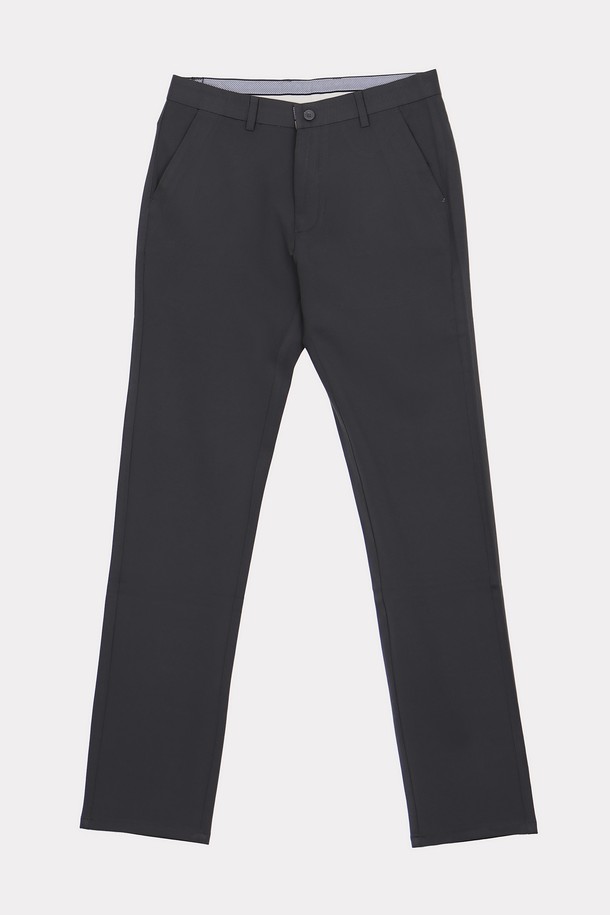 "오피스 코튼 혼방 심플 슬랙스 APT105A"는 남성용 슬랙스로, 폴리에스테르와 폴리우레탄 혼방 소재로 제작되어 봄, 여름, 가을, 겨울 사계절 모두 착용 가능합니다. 베이직하고 클래식한 스타일의 무지 디자인이며, 슬림핏, 레귤러핏, 와이드핏, 스트레이트 핏으로 다양한 핏을 선택할 수 있습니다. 네이비, 베이지, 그레이, 다크그레이, 블랙 등 5가지 색상으로 출시되었으며, 신축성이 약간 있어 편안한 착용감을 제공합니다.
