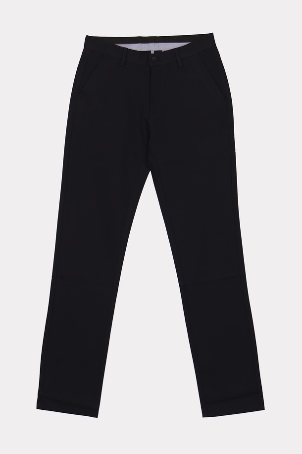 오피스 코튼 혼방 심플 슬랙스 APT105A는 남성용 슬림핏 슬랙스로, 베이직하고 미니멀한 스타일을 연출합니다. 봄, 여름, 가을, 겨울 사계절 모두 착용 가능하며, 폴리에스터와 폴리우레탄 혼방 소재로 제작되어 신축성이 있습니다. 베이지, 네이비, 다크그레이, 그레이, 블랙 등 다양한 색상으로 출시된 긴 기장의 무지 슬랙스입니다.
