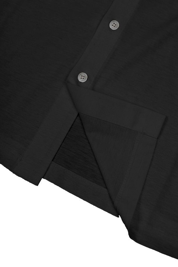 남성용 고급 텐셀 셔츠형 반팔 카라 티셔츠 STEE102A는 부드러운 텐셀과 면 혼방 소재로 제작되어 얇고 편안한 착용감을 제공합니다. 베이직한 디자인에 슬림핏으로 제작되었으며, 베이지, 블랙, 화이트 색상으로 출시되었습니다. 일상복으로 적합한 이 셔츠는 약간의 신축성이 있으며 비침이 없어 여름철에 활용하기 좋습니다.
