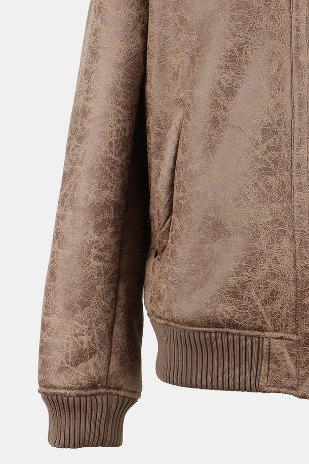 남성 크랙 에코레더 하프 무스탕 점퍼 AJP109는 베이직한 스타일의 남성용 아우터입니다. 봄, 여름, 가을, 겨울 사계절 모두 활용 가능한 하프 기장의 무스탕 점퍼로, 일상생활에서 폭넓게 착용할 수 있습니다. 블랙과 브라운 두 가지 색상으로 제공되며, 집업 스타일과 베이직핏 디자인이 특징입니다. 에코레더 소재로 제작되어 부드러운 촉감을 선사하며, 캐주얼, 미니멀, 클래식 등 다양한 스타일을 연출할 수 있어 데이트룩 및 겨울 데일리룩에 적합합니다.
