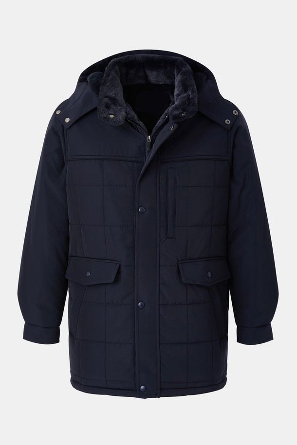 IKALOOK(이카룩) 보아 후드 탈부착 미들 점퍼 BJP125는 겨울철 데일리룩을 위한 캐주얼하고 미니멀한 스타일의 점퍼입니다. 블랙과 네이비 두 가지 색상으로 출시되었으며, 심플 베이직 패턴으로 어떤 옷에도 쉽게 매치할 수 있습니다. 보아 소재를 사용하여 부드러운 촉감을 제공하며, 헤비 아우터 두께로 뛰어난 보온성을 자랑합니다. 후드는 탈부착이 가능하여 다양한 스타일 연출이 가능하며, 전체 안감 처리로 편안한 착용감을 선사합니다. 세미 오버사이즈핏으로 편안하게 착용 가능하며, 집업 방식으로 간편하게 여밀 수 있습니다.
