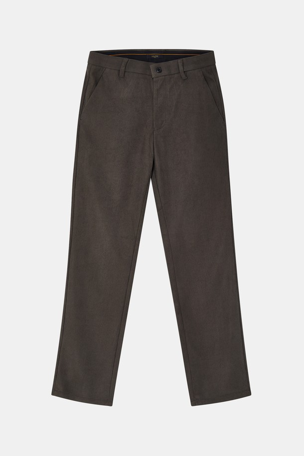 남성 경량 코듀로이 밴딩 팬츠 BPT114는 캐주얼, 베이직 스타일을 추구하는 남성을 위한 제품입니다. 봄, 여름, 가을, 겨울 사계절 모두 활용 가능하며, 일상복으로 편안하게 착용할 수 있습니다. 블랙, 다크 그레이, 네이비 3가지 기본 색상으로 출시되어 다양한 상의와 매치하기 용이합니다. 코튼 소재의 경량 코듀로이 원단으로 제작되어 부드러운 촉감과 편안한 착용감을 제공하며, 레귤러핏, 와이드핏, 일자핏으로 출시되어 폭넓은 스타일을 연출할 수 있습니다. 밴딩 처리로 허리 부분의 편안함을 더했으며, 신축성이 있어 활동성을 높였습니다.
