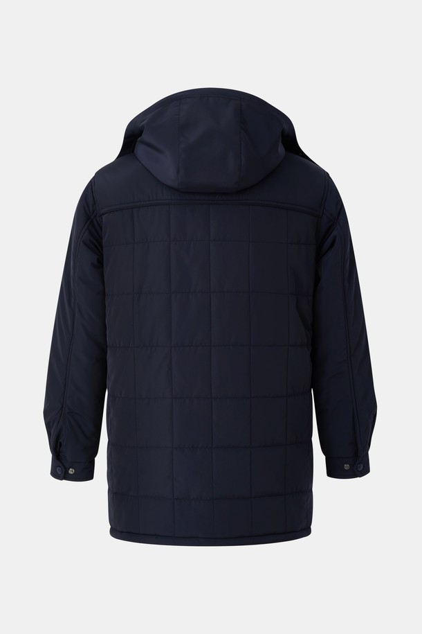 IKALOOK(이카룩) 보아 후드 탈부착 미들 점퍼 BJP125는 겨울철 데일리룩을 위한 캐주얼하고 미니멀한 스타일의 점퍼입니다. 블랙과 네이비 두 가지 색상으로 출시되었으며, 심플 베이직 패턴으로 어떤 옷에도 쉽게 매치할 수 있습니다. 보아 소재를 사용하여 부드러운 촉감을 제공하며, 헤비 아우터 두께로 뛰어난 보온성을 자랑합니다. 후드는 탈부착이 가능하여 다양한 스타일 연출이 가능하며, 전체 안감 처리로 편안한 착용감을 선사합니다. 세미 오버사이즈핏으로 편안하게 착용 가능하며, 집업 방식으로 간편하게 여밀 수 있습니다.
