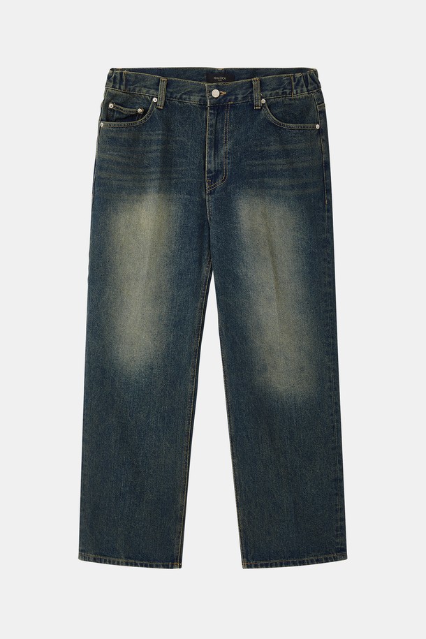 루즈핏으로 편안함을 강조한 남성용 빈티지 데님 팬츠 CJN102입니다. 봄, 여름, 가을 3계절 착용 가능하며, 캐주얼하고 빈티지한 스타일을 연출하기 좋습니다. 무지 디자인에 빈티지 워싱 디테일을 더해 자연스러운 멋을 살렸습니다. 허리 밴딩 처리로 활동성을 높였으며, 루즈핏으로 편안한 착용감을 제공합니다. 데님 소재로 제작되어 튼튼하고 오랫동안 즐겨 입을 수 있습니다.
