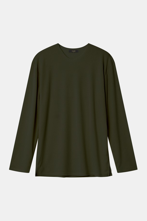 본 상품은 봄, 가을에 어울리는 브이넥 긴팔 티셔츠 CNIT103입니다. 베이직 스타일로 미니멀, 클래식, 캐주얼 룩을 연출하기 좋습니다. 레귤러핏으로 제작되었으며, 카키와 올리브 두 가지 색상으로 제공됩니다. 무지 디자인의 긴소매 티셔츠로, 일상생활에서 편안하게 착용할 수 있습니다.
