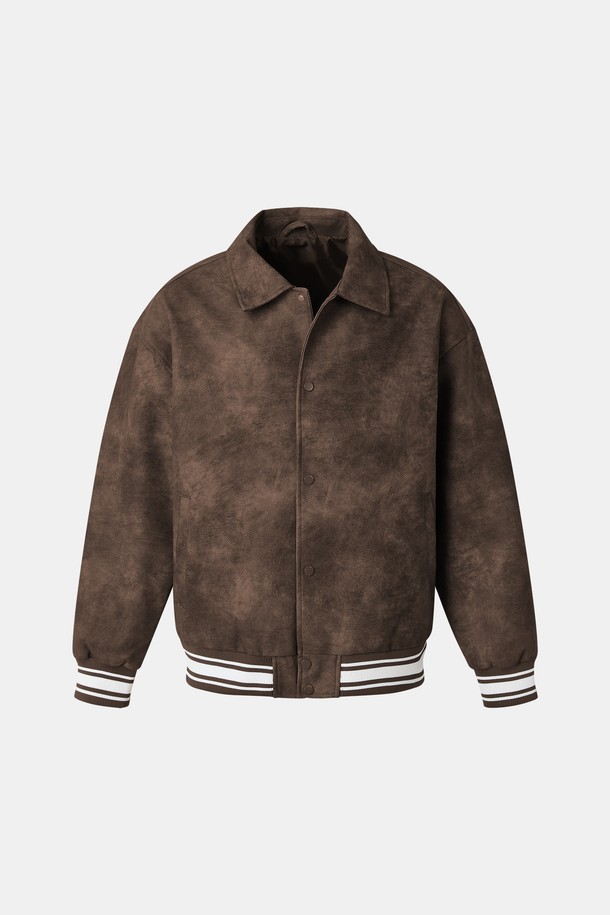 세련된 디자인의 봄/가을 오버핏 밴딩 에코레더 점퍼 CJP110을 소개합니다. 부드러운 촉감의 에코레더 소재로 제작되어 편안한 착용감을 선사하며, 무지 디자인과 브라운 컬러가 어떤 옷에도 잘 어울립니다. 캐주얼 스타일을 완성하는 크롭 기장과 집업 여밈 방식, 오버핏으로 트렌디함을 더했습니다. 소매 립 디테일과 밴딩 마감으로 활동성을 높였으며, 간절기 멋스러운 데일리룩을 연출하기에 좋습니다.
