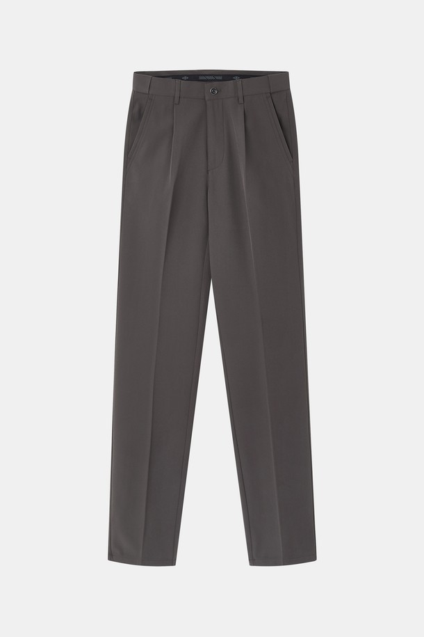 세련된 남성 스타일을 위한 봄/가을 시즌 필수 아이템, "봄가을 스판 밴딩 원턱 슬랙스 팬츠 CPT118"입니다. 베이직하고 클래식한 디자인으로 출근룩과 비즈니스 캐주얼에 완벽하게 어울립니다. 부드러운 스판 소재와 밴딩 디테일, 그리고 활동성을 더하는 원턱 디자인으로 편안한 착용감을 선사합니다. 얇은 두께감과 레귤러핏으로 제작되어 봄, 가을 시즌에 활용도가 높으며, 미니멀하고 클래식한 스타일을 연출하기 좋습니다. 그레이 컬러의 무지 디자인으로 다양한 상의와 쉽게 매치하여 폭넓은 스타일을 소화할 수 있습니다.
