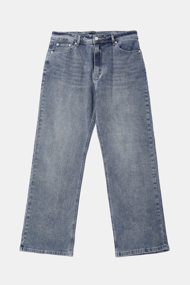 **스트레이트핏 워싱 스판 데님 팬츠 CJN104**는 봄, 여름, 가을 계절에 활용하기 좋은 남성용 데님 팬츠입니다. 캐주얼 및 베이직 스타일을 기반으로, 데이트룩과 출근룩 등 다양한 TPO에 적합합니다. 무지 디자인에 워싱 디테일이 더해져 자연스러운 멋을 연출하며, 스판덱스 혼방으로 편안한 착용감을 제공합니다. 스트레이트핏으로 어떤 상의와도 쉽게 매치하여 미니멀, 클래식 스타일을 완성할 수 있습니다.
