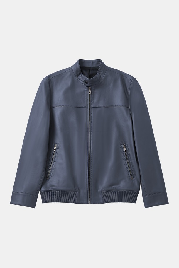 멀티 컬러 솔리드 양가죽 집업 점퍼 CLJP107은 부드러운 양가죽 소재의 남성용 점퍼입니다. 베이직핏 디자인에 블루, 베이지, 블랙, 네이비 멀티 컬러로 구성되었으며, 봄, 가을에 일상복으로 착용하기 좋습니다. 신축성 있는 밑단 시보리 디테일과 폴리에스터 안감이 더해진 레귤러 기장의 긴소매 집업 점퍼입니다.
