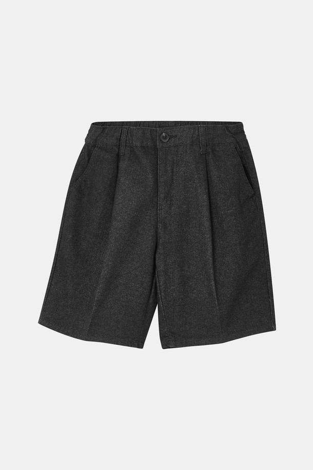 베이직 스판 밴딩 데님 반바지 CSPT101은 남성용 데님 반바지로, 블랙, 인디고, 라이트블루 세 가지 색상으로 제공됩니다. 면, 폴리에스터, 스판덱스 혼방 소재로 제작되어 신축성이 뛰어나 편안한 착용감을 선사하며, 봄, 여름, 가을, 겨울 사계절 모두 활용 가능합니다. 레귤러핏에 원턱 주름, 사선 주머니 디자인이 더해져 캐주얼하면서도 베이직한 스타일을 연출하며, 히든 밴딩 처리로 편안함과 깔끔함까지 갖춘 데님 반바지입니다.
