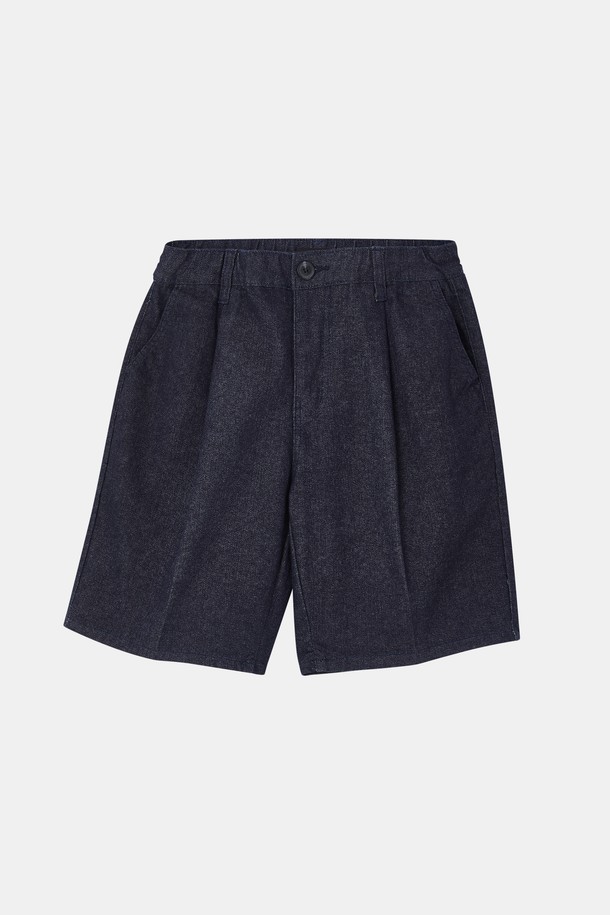 베이직 스판 밴딩 데님 반바지 CSPT101은 남성을 위한 캐주얼 스타일의 데님 반바지입니다. 블랙, 인디고, 라이트 블루 세 가지 색상으로 출시되었으며, 봄, 여름, 가을, 겨울 사계절 모두 활용 가능합니다. 허리 히든 밴딩과 원턱 주름 디테일, 사선 주머니, 뛰어난 신축성으로 편안한 착용감을 제공하는 레귤러핏 반바지입니다.
