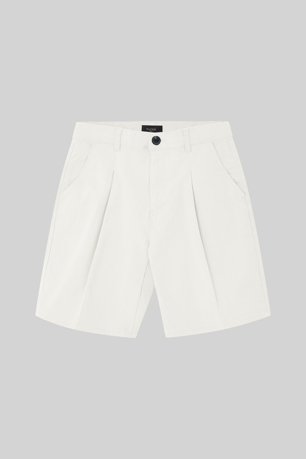 베이직한 디자인의 남성용 사방스판 밴딩 코튼 반바지 CSPT102는 뛰어난 신축성의 스판 원단을 사용하여 장시간 착용에도 편안함을 제공합니다. 블랙, 라이트 그레이, 아이보리, 모카 브라운 색상으로 출시되었으며, 일상복으로 활용하기 좋은 캐주얼 스타일입니다. 면과 스판덱스 혼방 소재로 제작되었고, 밴딩 허리, 사선 주머니, 원턱 디테일이 특징이며 슬림핏, 레귤러핏, 와이드핏, 일자핏 등 다양한 핏으로 연출 가능합니다.
