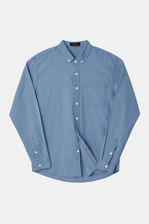 봄, 여름에 어울리는 베이직 청 남방 CSH102입니다. 라이트 블루와 블루 두 가지 색상으로 출시되었으며, 데님과 면 혼방 소재로 제작되어 부드러운 착용감을 선사합니다. 루즈핏에 차이나칼라 디자인과 긴 소매, 가슴 포켓, 소매 버튼 디테일이 더해져 캐주얼하면서도 멋스러운 스타일을 연출합니다. 얇은 두께감으로 간절기에도 활용하기 좋습니다.

