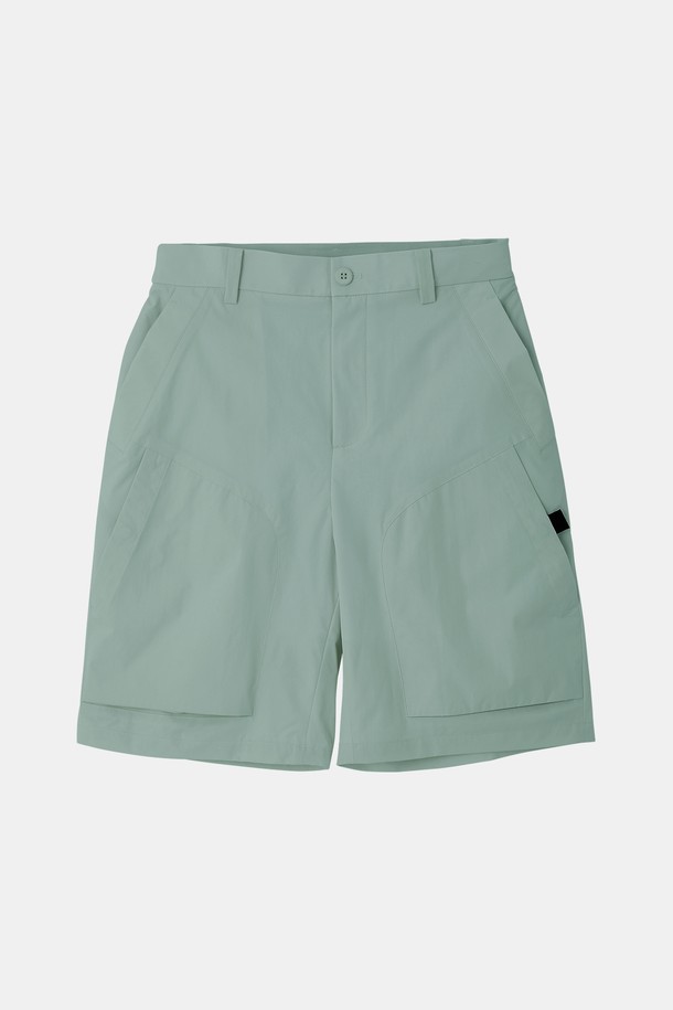 남성용 와이드 포켓 아이스 밴딩 반바지 CSPT105는 베이지, 네이비, 민트 색상으로 제공되며, 폴리에스터 소재의 내구성 있는 플리 원단을 사용하여 제작되었습니다. 무지 패턴에 와이드핏 디자인이 특징이며, 밴딩 처리로 편안한 착용감을 제공합니다. 사선 포켓과 전면 와이드 포켓 디테일이 돋보이는 이 반바지는 봄, 여름, 가을, 겨울에 일상 또는 캐주얼 스타일로 연출하기 좋습니다.
