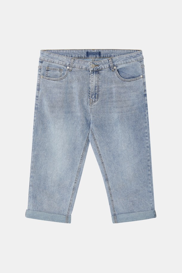 **7부 워싱 스판 데님 팬츠 CSPT107**

남성용 7부 워싱 스판 데님 팬츠로, 라이트 블루, 블루, 딥 블루 3가지 색상으로 만나보실 수 있습니다. 면과 스판 혼방 소재로 제작되어 편안한 착용감과 활동성을 자랑하며, 슬림핏, 레귤러핏, 와이드핏 등 다양한 핏을 선택할 수 있습니다. 7부 기장에 워싱 처리된 데님으로 캐주얼한 스타일을 연출하며, 스판 신축성, 포켓 라인 디테일, 가죽 패치 포인트로 포인트를 더했습니다.
