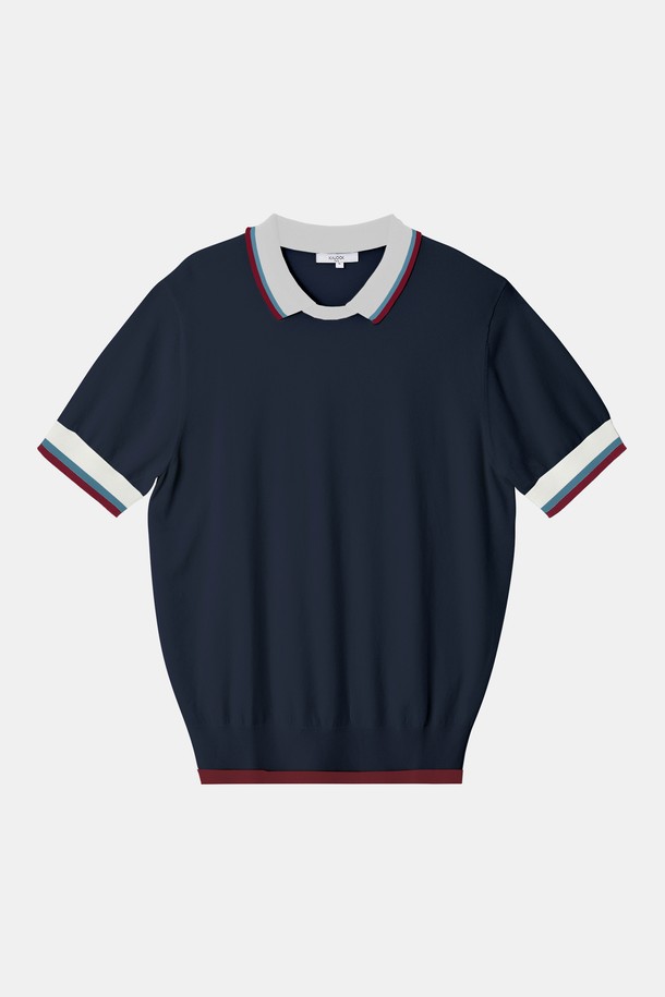 라이프앤 골프 라운드 카라 반팔 니트티 CSTEE113은 남성용 니트 티셔츠로, 봄, 여름, 가을 시즌에 착용하기 좋습니다. 네이비와 화이트, 두 가지 색상으로 출시되었으며, 라운드넥에 카라 디테일이 더해져 모던하고 베이직한 스타일을 연출합니다. 레이온과 나일론 혼방의 부드러운 소재와 베이직핏의 편안한 착용감, 스트라이프 패턴으로 골프 및 일상에서도 활용하기 좋은 반소매 니트 티셔츠입니다.
