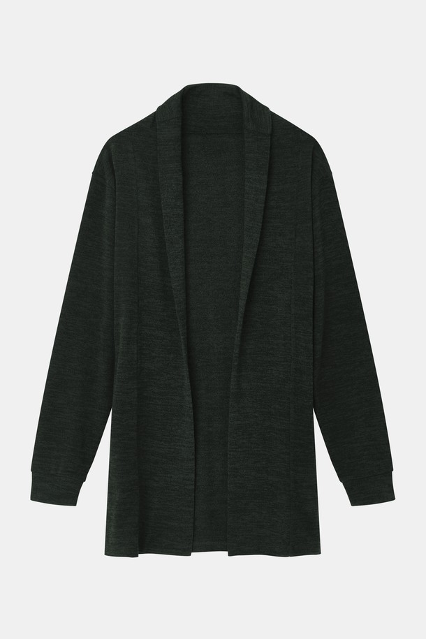 **봄가을 미들 숄 가디건 CKA101A**

부드러운 촉감과 신축성 있는 소재감의 여성용 봄, 가을 가디건입니다. 미들 기장으로 캐주얼하고 베이직한 스타일을 연출하며, 숄 디자인과 오픈형 여밈 방식으로 편안하게 착용할 수 있습니다. 블랙, 다크 그린 두 가지 색상으로 출시되어 데이트룩, 카페룩 등 다양한 TPO에 활용하기 좋습니다. 폴리에스터, 레이온, 스판 혼방으로 제작되어 편안함과 활동성을 동시에 잡았습니다. 미니멀, 클래식 스타일을 선호하는 분들께 추천합니다.
