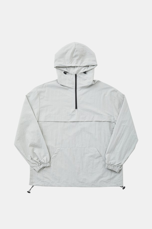 블랙, 베이지, 스카이, 다크그린, 그레이, 라이트그레이의 다채로운 컬러로 출시된 멀티컬러 후드 아노락 점퍼 CJP132입니다. 봄, 가을 시즌에 적합하며, 폴리에스터와 레이온 혼방 소재로 제작되어 편안한 착용감을 선사합니다. 넉넉한 루즈핏에 후드 및 밑단 조절 스트링, 집업 여밈 방식을 갖춰 스포티하고 베이직한 데일리룩을 연출하기 좋습니다.
