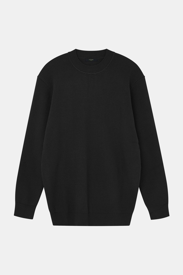 와플 하프넥 긴팔 니트티 CNIT105는 베이직하고 캐주얼한 스타일의 공용 긴팔 니트 티셔츠입니다. 봄, 가을에 착용하기 적합하며, 데일리룩 연출에 용이합니다. 카키, 그레이, 블랙 3가지 색상으로 만나볼 수 있으며, 하프넥 디자인으로 포근함을 더했습니다. 무게감 있는 두께감과 신축성 있는 촉감, 소매와 밑단의 시보리 마감으로 편안한 착용감을 선사합니다. 가을 나들이룩을 위한 미니멀, 클래식 스타일 연출에 활용하기 좋습니다.
