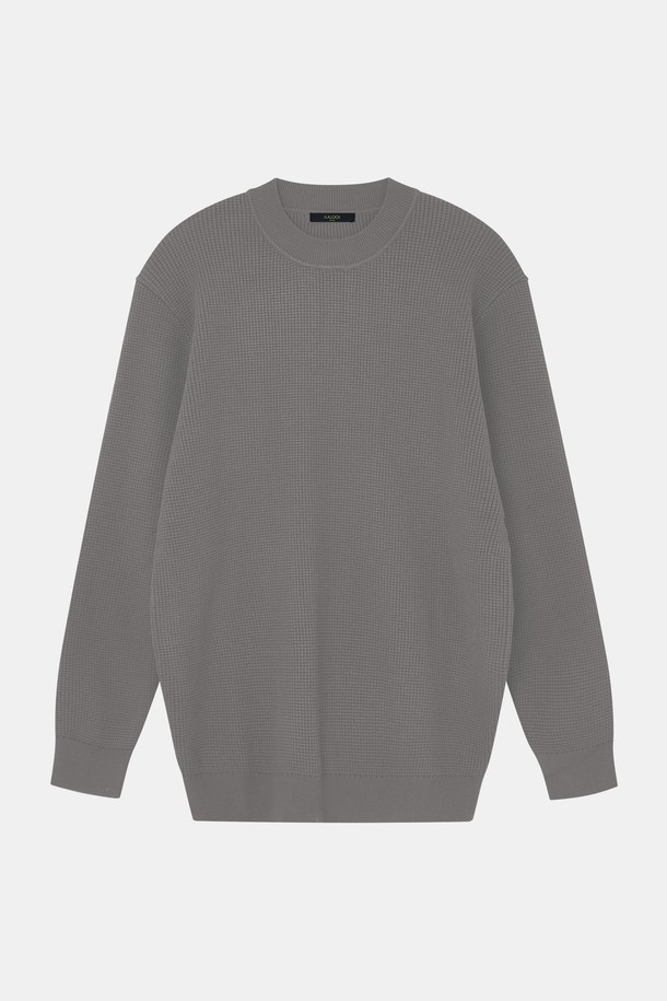 "와플 하프넥 긴팔 니트티 CNIT105"는 부드러운 촉감과 무게감 있는 두께로 편안한 착용감을 선사하는 긴팔 니트 티셔츠입니다. 베이직핏에 하프넥 디자인으로 제작되었으며, 와플 패턴이 특징입니다. 신축성 있는 소매와 밑단 시보리로 활동성을 높였으며, 깔끔하고 심플한 디자인으로 다양한 스타일 연출에 용이합니다. 데일리 웨어와 캐주얼룩을 위한 아이템으로, 봄, 가을 시즌에 활용하기 좋습니다. 카키, 그레이, 블랙 세 가지 색상으로 만나보세요. 카페룩, 가을 나들이룩 등 TPO에 맞춰 캐주얼, 미니멀, 클래식 스타일을 연출해보세요.
