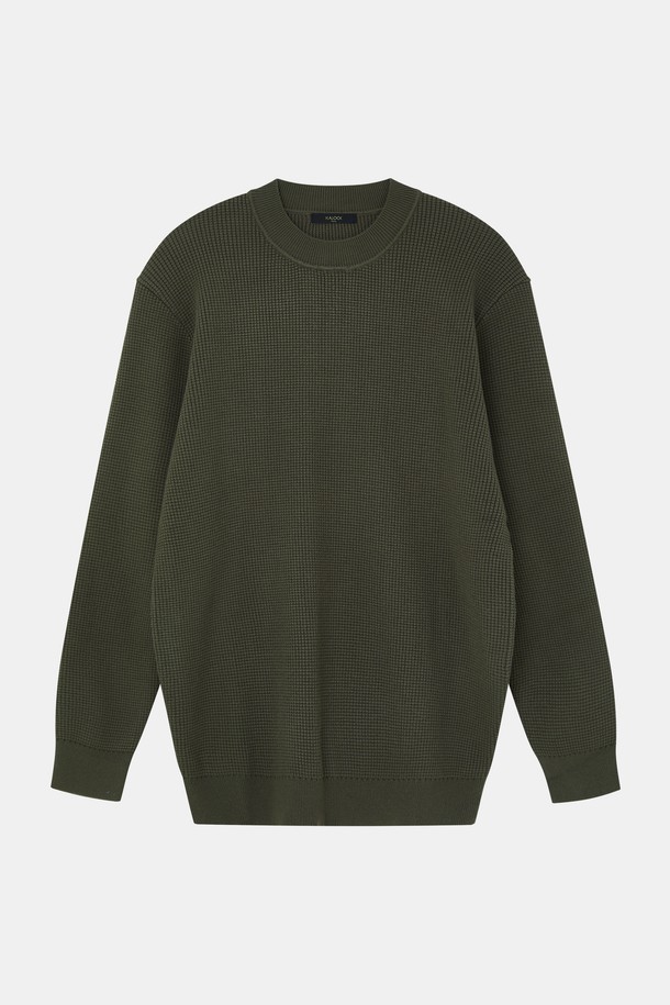 와플 하프넥 긴팔 니트티 CNIT105는 베이직하고 캐주얼한 스타일의 공용 긴팔 니트 티셔츠입니다. 봄, 가을에 적합하며, 데일리룩으로 활용하기 좋습니다. 하프넥 디자인과 넉넉한 기장감으로 편안한 착용감을 선사합니다. 블랙, 그레이, 카키 세 가지 색상으로 출시되었으며, 소매와 밑단 시보리 처리로 깔끔한 마무리를 더했습니다. 와플 패턴과 무게감 있는 두께감, 신축성 있는 촉감으로 가을 나들이룩이나 집콕룩에 모두 잘 어울립니다.
