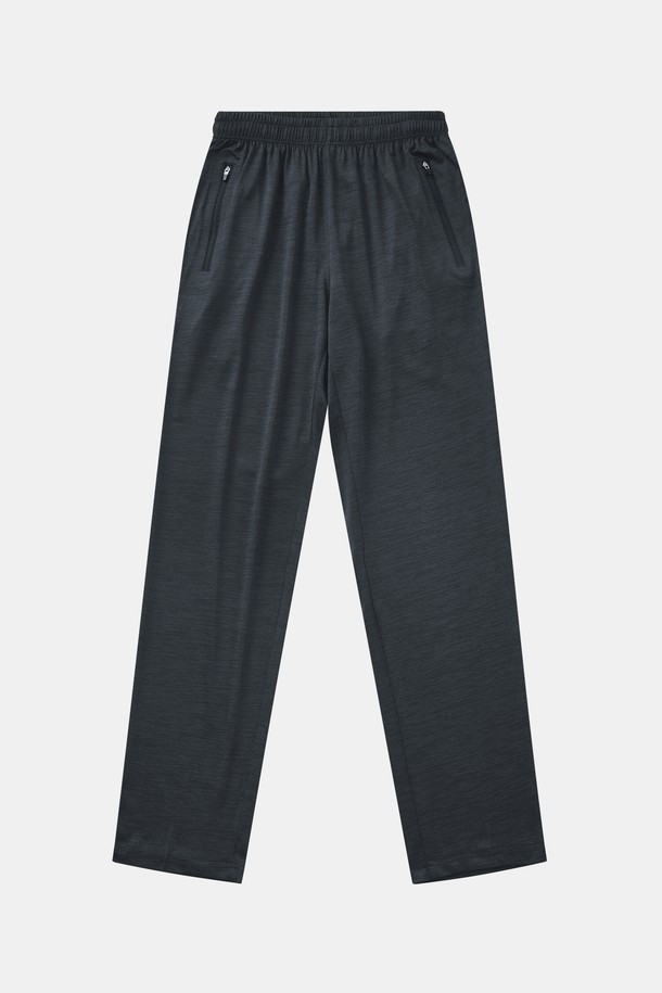 쿨 러닝 스판 스포츠 팬츠 CPT145는 뛰어난 신축성과 시원한 냉감 기능을 갖춘 남녀 공용 스포츠 팬츠입니다. 봄, 여름, 가을 세 계절 모두 활용 가능하며, 레귤러핏에 부드러운 촉감의 폴리에스터 소재로 제작되었습니다. 허리 조절 스트랩과 지퍼 사선 포켓, 밴딩 스타일로 편안한 착용감을 제공하며, 러닝룩, 피트니스룩, 캐주얼 등 다양한 스타일에 활용하기 좋습니다. 그레이와 네이비 두 가지 색상으로 만나보세요.
