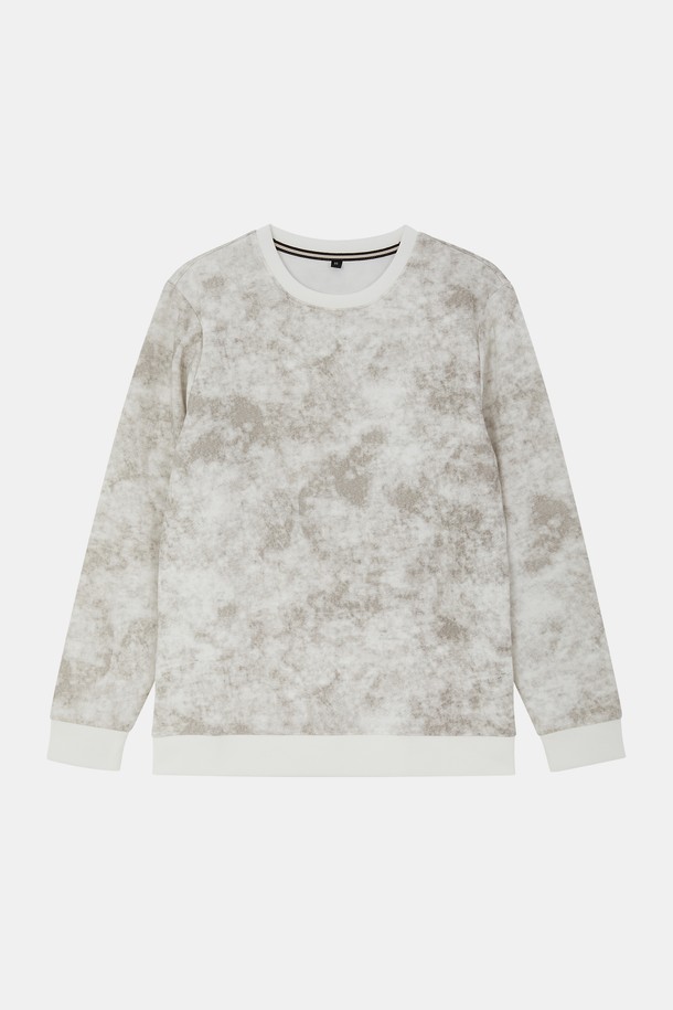 다잉 맨투맨 긴팔 티셔츠 CTEE114는 그레이, 카키, 블랙 3가지 색상으로 출시되어 봄, 가을에 활용하기 좋은 베이직 스타일의 맨투맨입니다. 레이온, 폴리에스터, 폴리우레탄 혼방 소재로 제작되어 신축성이 뛰어나 편안한 착용감을 제공하며, 소매와 밑단 시보리 마감으로 활동성을 더했습니다. 동네 마실룩, 집콕룩 등 캐주얼하고 미니멀한 스타일을 연출하기에 적합한 아이템입니다.
