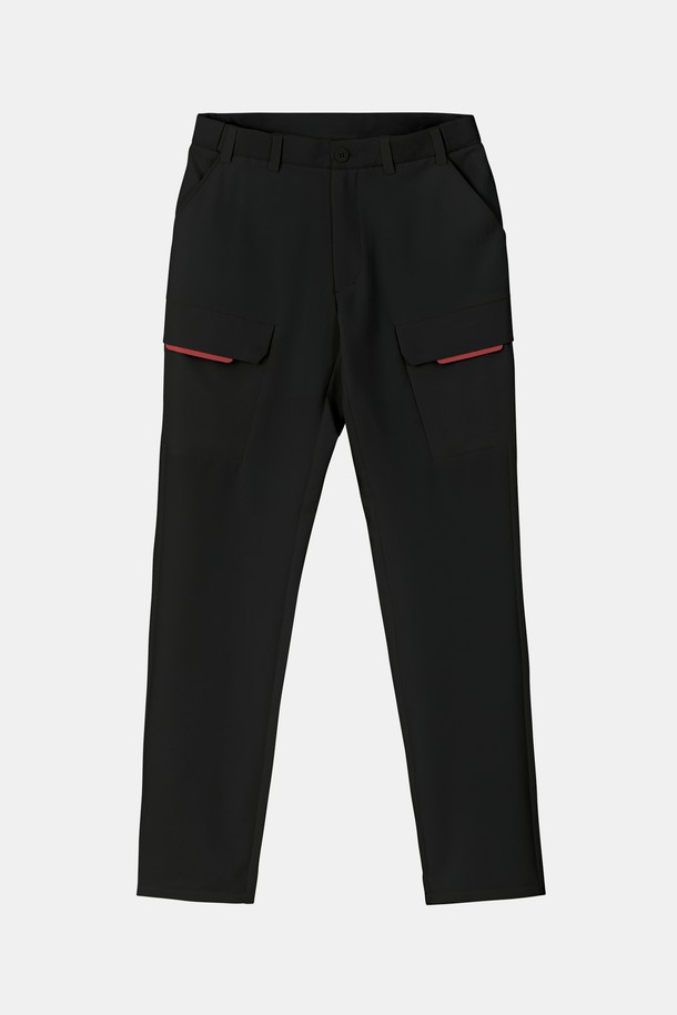 **봄/가을 스판 밴딩 카고 조거 팬츠 CPT150**

부드러운 촉감과 뛰어난 신축성을 자랑하는 봄, 가을용 카고 조거 팬츠입니다. 허리 부분 히든 밴딩 처리로 편안한 착용감을 제공하며, 일상생활과 야외 활동 모두에 적합합니다. 블랙, 그레이, 아이보리 세 가지 색상으로 출시되어 다양한 스타일 연출이 가능합니다. 넉넉한 레귤러핏과 조거핏 디자인으로 활동성을 높였으며, 실용적인 사선 포켓은 수납성을 더합니다. 폴리에스터와 폴리우레탄 혼방 소재로 제작되어 내구성이 뛰어나고, 중간 두께감으로 간절기 시즌에 활용하기 좋습니다.
