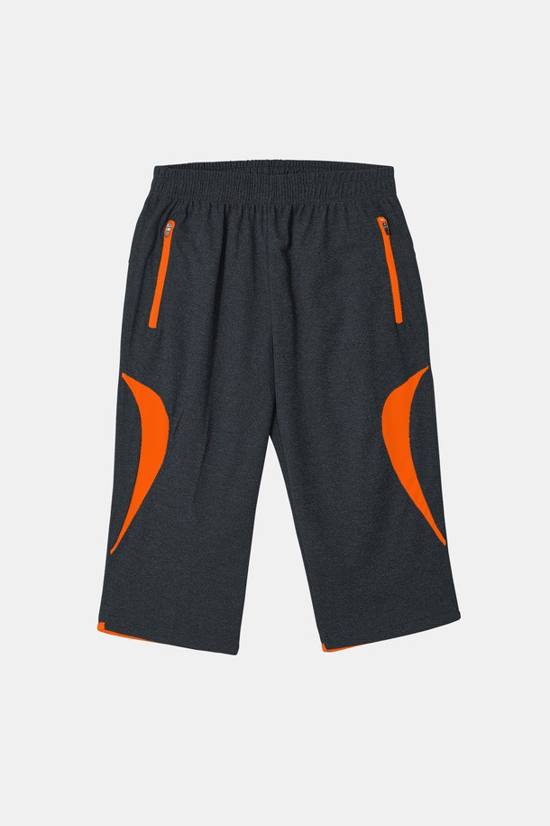 배색 포인트 7부 밴딩 스포츠 팬츠 CSPT122는 남녀 공용으로, 봄, 여름, 가을에 스포티하게 착용하기 좋은 7부 기장의 스포츠 팬츠입니다. 차콜, 그레이 두 가지 색상으로 출시되었으며, 신축성이 뛰어난 폴리에스터 소재를 사용하여 활동성을 높였습니다. 밴딩 허리 조절 스트랩과 지퍼 포켓 디테일로 기능성과 실용성을 겸비했습니다. 슬림핏, 레귤러핏, 와이드핏, 일자핏 등 다양한 핏으로 출시되어 취향에 맞게 선택 가능하며, 피트니스, 러닝, 등산 등 다양한 스포츠 활동은 물론 일상복으로도 활용할 수 있습니다.
