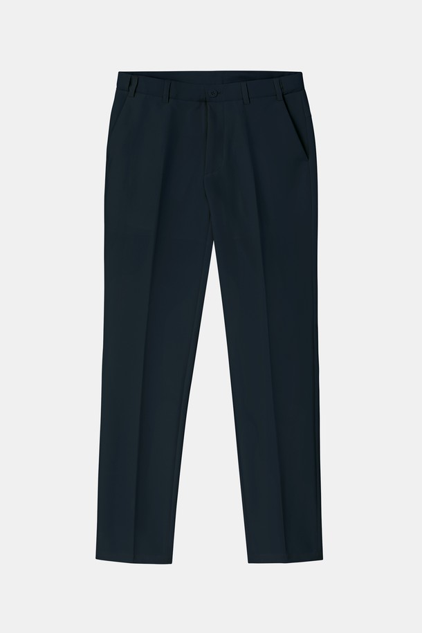 봄, 가을 시즌에 적합한 남성용 라이프앤스포츠 스판 슬랙스 CPT151입니다. 네이비, 그레이, 아이보리 3가지 색상으로 출시되어 다양한 스타일 연출이 가능하며, 골프 및 일상복으로 활용할 수 있습니다. 폴리에스터와 폴리우레탄 혼방 소재로 제작되어 뛰어난 신축성을 자랑하며, 레귤러핏으로 편안한 착용감을 제공합니다. 허리 히든 밴딩과 사선 포켓 디테일이 돋보이는 베이직하면서도 스포티한 디자인의 긴바지입니다.
