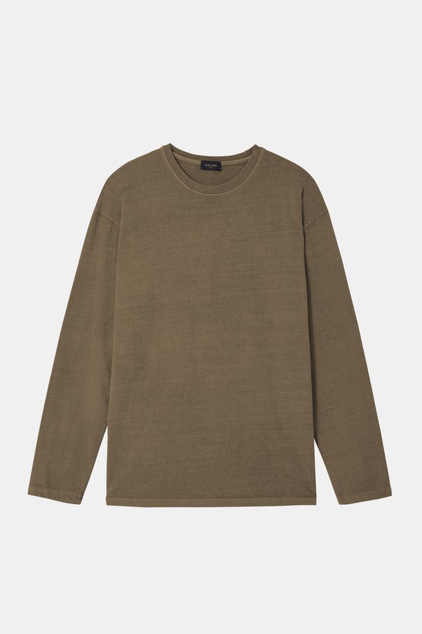 멀티컬러 피그먼트 긴팔 티셔츠 CTEE116은 베이직한 스타일의 긴팔 티셔츠입니다. 부드러운 면 소재에 은은한 워싱 처리된 피그먼트 워싱 무늬가 특징이며, 그레이, 차콜, 카키, 브라운 4가지 컬러로 출시되었습니다. 라운드넥 디자인에 베이직핏으로 제작되어 데일리웨어 또는 이너로 활용하기 좋습니다. 단독 착용은 물론, 다양한 하의와 매치하여 캐주얼, 미니멀, 클래식 스타일을 연출할 수 있으며 집콕룩이나 산책룩에도 적합합니다. 계절에 구애받지 않고 봄, 여름, 가을, 겨울 모두 착용 가능하며 하의 컬러에 구애 없이 코디할 수 있습니다.
