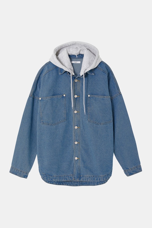 루즈핏 탈부착 후드 데님 셔츠 CSH104는 데일리 웨어, 동네 마실룩, 쇼핑룩에 적합한 베이직하고 캐주얼한 스타일의 공용 상의입니다. 봄, 여름, 가을, 겨울 사계절 모두 착용 가능하며, 넉넉한 오버핏과 루즈핏으로 편안한 착용감을 선사합니다. 면 소재의 긴소매 데님 셔츠로, 탈부착 가능한 후드가 있어 다양한 스타일 연출이 용이합니다. 블루, 라이트블루, 블랙 세 가지 색상으로 출시되어 취향에 맞게 선택할 수 있으며, 캐주얼, 미니멀한 스타일에 잘 어울립니다. 베이직한 디자인으로 어떤 하의와도 매치하기 쉬워 활용도가 높습니다.
