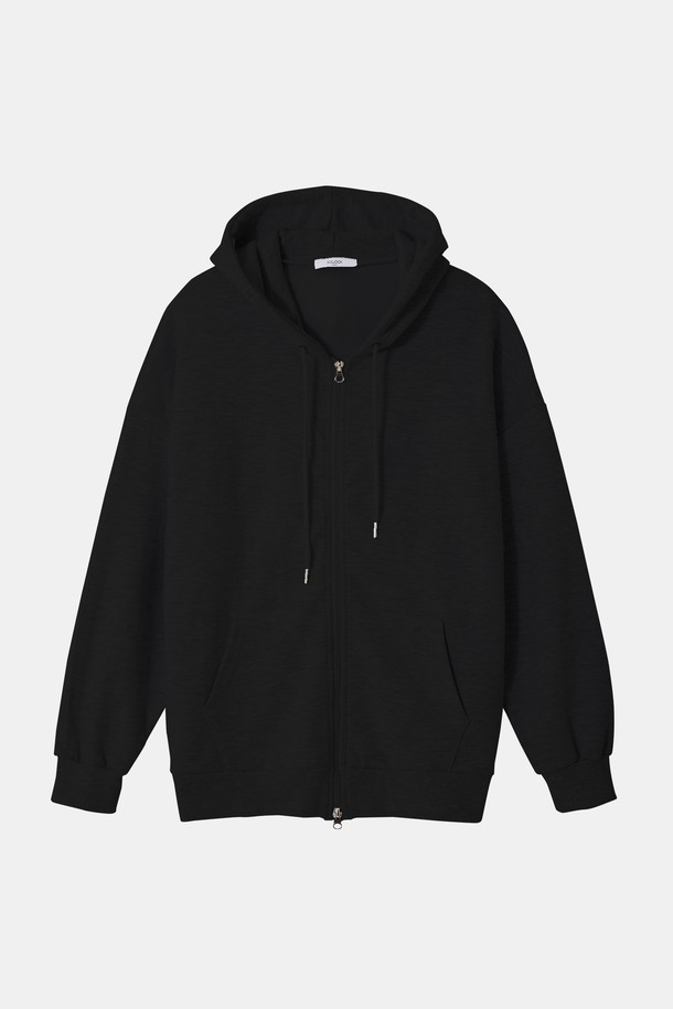 빅사이즈 트레이닝 후드 집업 CTEE118은 남성용 후드집업으로, 캐주얼, 미니멀, 시티보이 스타일을 연출하기 좋습니다. 봄, 가을에 적합하며, 라이트그레이, 블랙, 그레이 세 가지 색상으로 제공됩니다. 오버핏과 와이드 숄더 디자인으로 편안한 착용감을 선사하며, 캥거루 포켓이 실용성을 더합니다. 면과 아크릴 혼방 소재로 제작되어 부드러운 촉감을 느낄 수 있으며, 집업 형태로 간편하게 입고 벗을 수 있어 동네 마실룩, 집콕룩, 캠핑룩 등 다양한 TPO에 활용하기 좋습니다.
