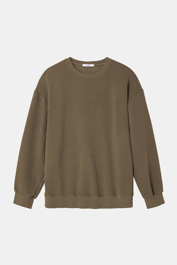 멀티컬러 피그먼트 맨투맨 티셔츠 CTEE117는 데일리룩과 일상에서 활용하기 좋은 공용 맨투맨입니다. 그레이, 차콜, 카키, 브라운 등 톤다운된 컬러감과 은은한 피그먼트 워싱 처리로 빈티지한 무드를 더했습니다. 봄, 여름, 가을, 겨울 사계절 내내 착용 가능하며, 베이직핏 또는 오버핏으로 편안하게 연출할 수 있습니다. 라운드넥과 긴 소매 디자인으로 제작되었으며, 이너로 활용하기에도 좋습니다. 집콕룩이나 산책룩과 같은 캐주얼, 미니멀, 클래식 스타일을 완성해보세요.
