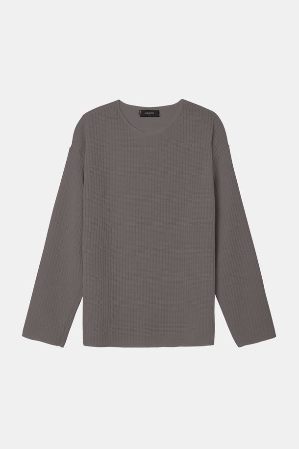 부드러운 벨루아 소재의 라운드넥 긴팔 티셔츠 CTEE121입니다. 톤 다운된 그레이 컬러로 가을, 겨울 시즌 데일리룩은 물론, 집콕룩으로 편안하게 즐기기 좋습니다. 루즈핏으로 제작되어 활동성을 높였으며, 두꺼운 두께감으로 포근하게 착용 가능합니다. 미니멀하고 베이직한 디자인으로 다양한 스타일 연출에 활용할 수 있습니다.

