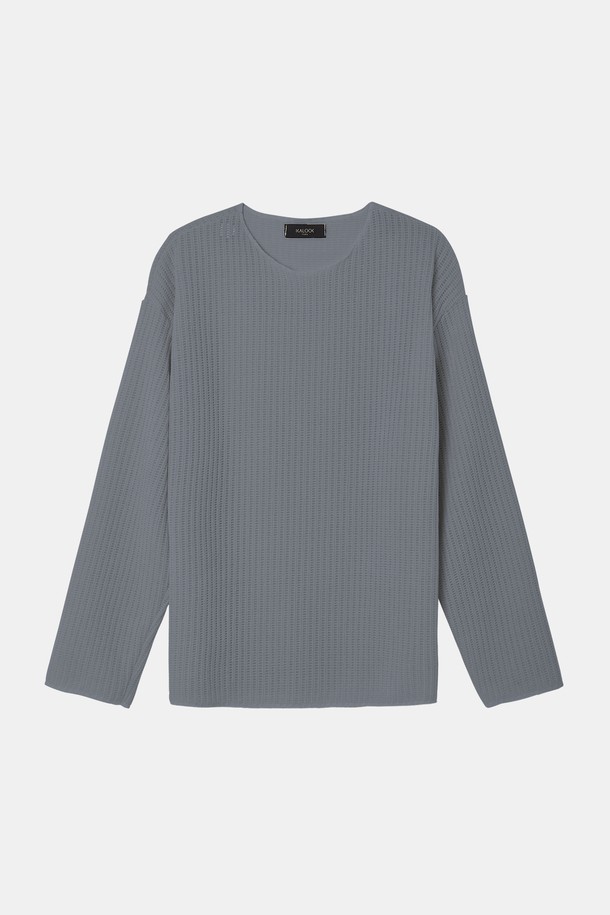 부드러운 벨루아 소재의 라운드넥 긴팔 티셔츠 CTEE121입니다. 얇은 두께감으로 편안한 착용감을 선사하며, 가을과 겨울에 따뜻하게 입을 수 있습니다. 레귤러핏으로 제작되어 부담 없이 데일리룩으로 활용하기 좋습니다. 베이직한 디자인과 무지 패턴, 미니멀한 스타일로 집콕룩 연출에도 제격입니다. 그레이 컬러의 골지 디테일이 은은한 포인트를 더합니다.
