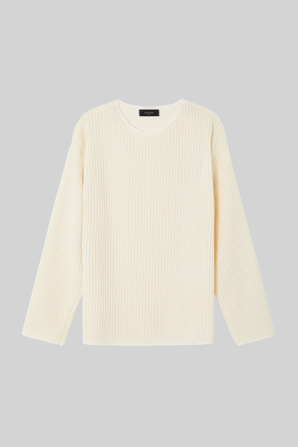 부드러운 벨루아 소재의 라운드넥 긴팔 티셔츠 CTEE121입니다. 포근한 두께감과 부드러운 촉감으로 가을, 겨울철 따뜻하게 착용하기 좋습니다. 베이직한 디자인과 아이보리 컬러로 다양한 스타일 연출이 용이하며, 집콕룩과 산책룩 등 편안한 일상에 잘 어울립니다. 레귤러핏으로 제작되어 편안한 착용감을 선사하며, 캐주얼, 미니멀, 클래식 스타일을 즐겨 입는 분들께 추천합니다. 니트 조직으로 제작되어 높은 보온성을 제공합니다.
