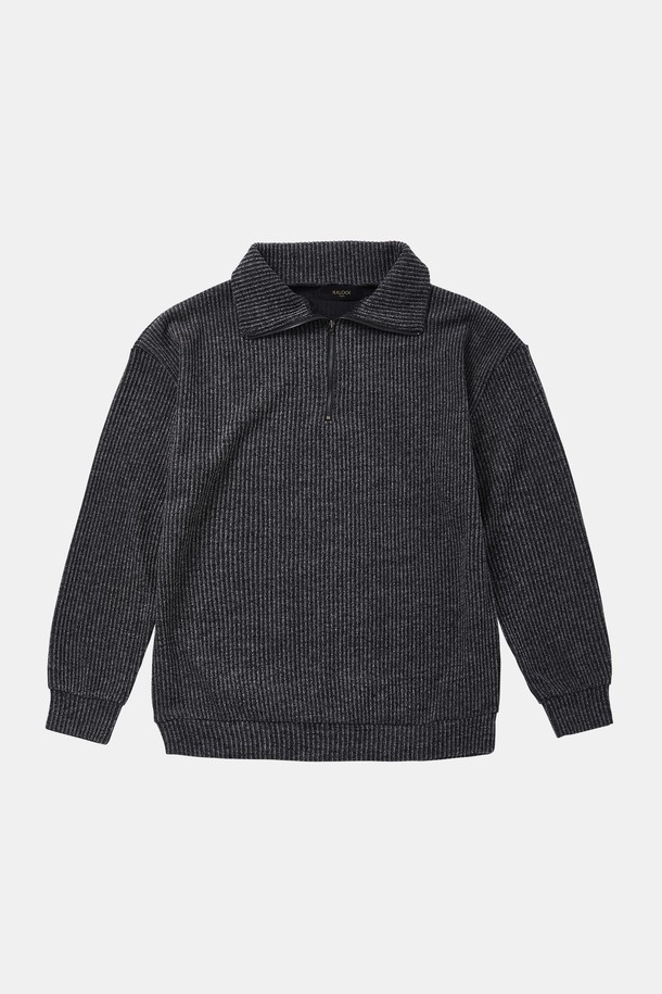 오버핏 빅사이즈 골지 반집업 긴팔티 CTEE123은 차콜그레이 컬러의 면 소재 티셔츠입니다. 가을과 겨울에 어울리는 두꺼운 두께감과 부드러운 촉감이 특징이며, 베이직하고 캐주얼한 스타일을 연출합니다. 오버핏 디자인과 골지 패턴으로 편안하면서도 트렌디한 핏을 제공하며, 반집업 네크라인이 포인트를 더합니다. 캠핑룩, 집콕룩 등 다양한 TPO에 활용 가능한 빅사이즈 긴팔 티셔츠입니다. 캐주얼, 미니멀, 클래식 스타일을 즐기는 분들에게 추천합니다.
