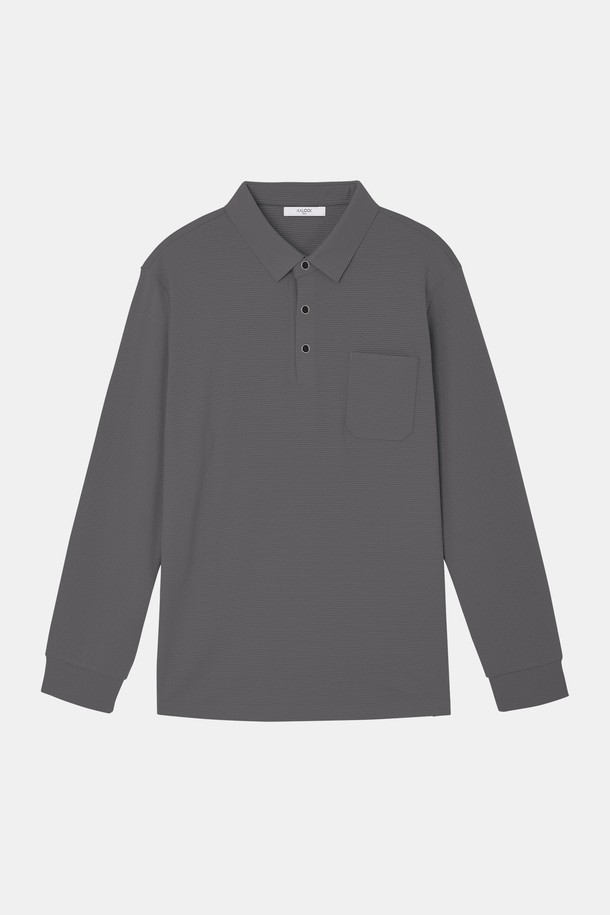 엠보 스트라이프 카라넥 긴팔티 CTEE119는 베이직하면서도 캐주얼한 스타일을 연출하는 공용 티셔츠입니다. 봄, 가을에 적합하며, 레귤러 핏과 긴소매 기장으로 편안한 착용감을 선사합니다. 부드러운 면 소재에 엠보 스트라이프 패턴이 더해져 은은한 포인트를 주며, 카라넥 디자인이 깔끔한 인상을 줍니다. 일상생활에서 활용하기 좋은 아이템으로, 포켓 디테일이 실용성을 더합니다. 그레이 컬러로 다양한 하의와 쉽게 매치할 수 있습니다.
