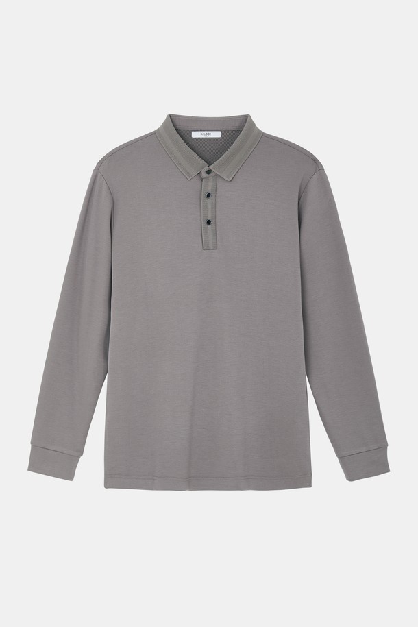 그레이 컬러의 쓰리버튼 스판 카라넥 긴팔티 CTEE120입니다. 부드러운 촉감의 스판 소재로 제작되어 편안한 착용감을 선사합니다. 베이직하고 캐주얼한 스타일로 일상에서 활용하기 좋으며, 봄, 가을 간절기에 적합합니다. 레귤러핏에 긴소매 기장으로 제작되었으며, 3개의 버튼 디테일이 돋보입니다. 미니멀, 캐주얼, 클래식한 스타일을 연출하기 좋습니다.
