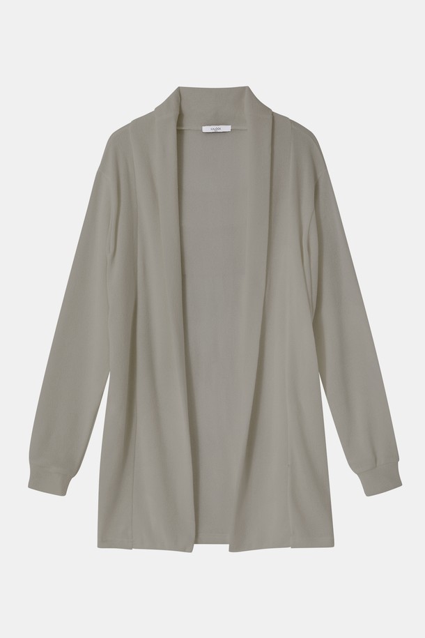 멀티컬러 미들 숄 가디건 CKA103A는 여성용 니트/스웨터 상의입니다. 부드러운 촉감의 니트 소재로 제작되었으며, 봄, 가을에 착용하기 적합합니다. 베이직 스타일의 레귤러핏 디자인으로, 숄 카라와 긴 소매가 특징입니다. 얇은 두께감으로 간절기에 편안하게 착용할 수 있으며, 오픈형 디자인으로 다양한 스타일 연출이 가능합니다. 클래식, 미니멀, 캐주얼 룩에 모두 잘 어울리는 멀티컬러 미들 숄 가디건입니다.
