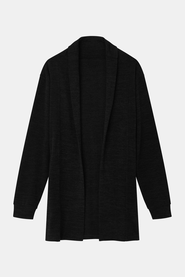 **멀티컬러 미들 숄 가디건 CKA103A**는 여성용 니트 소재의 베이직 스타일 가디건입니다. 봄, 가을에 적합하며, 부드러운 촉감과 보통 두께감으로 편안하게 착용할 수 있습니다. 숄 카라 디자인에 미디엄 기장, 긴소매, 레귤러핏으로 제작되었습니다. 다양한 스타일 연출이 가능한 멀티컬러 무지 가디건으로, 클래식, 미니멀, 캐주얼 룩에 활용하기 좋습니다.
