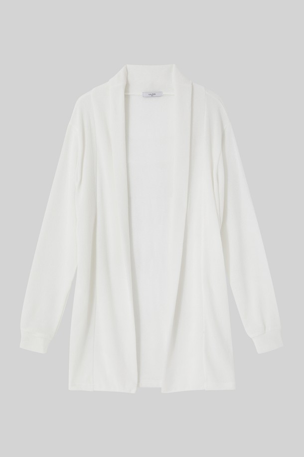 **멀티컬러 미들 숄 가디건 CKA103A**는 여성용 숄 카라 디자인의 가디건입니다. 부드러운 니트 소재로 제작되었으며, 얇은 두께감으로 봄, 가을에 착용하기 좋습니다. 무지 패턴의 멀티컬러 배색이 특징이며, 7부 소매와 레귤러 핏으로 제작되었습니다. 일상 또는 데이트룩, 모임룩에 클래식, 미니멀, 캐주얼 스타일로 연출하기 용이합니다. 오픈형 디자인으로 편안하게 착용할 수 있습니다.
