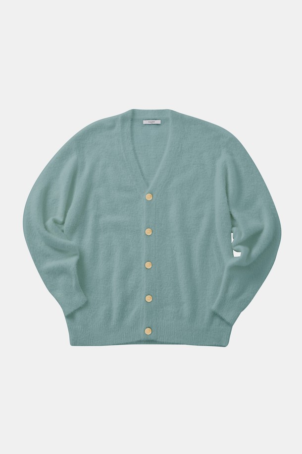 부드러운 모헤어 소재로 제작된 멀티컬러 가디건입니다. 민트 및 그린 컬러 배색이 돋보이며, 베이직하고 캐주얼한 스타일을 연출합니다. 긴 소매와 레귤러 기장으로 가을, 겨울철 따뜻하게 착용할 수 있습니다. V넥 디자인에 버튼 디테일을 더해 포인트를 주었으며, 레귤러핏으로 편안하게 착용 가능합니다. 모임룩, 캐주얼, 클래식, 미니멀 스타일 모두 소화 가능한 활용도 높은 아이템입니다.
