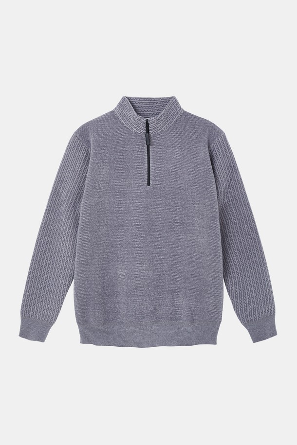 플리스 반집업 하프넥 니트티 CNIT112는 부드러운 촉감과 따뜻한 보온성을 제공하는 여성용 상의입니다. 가을과 겨울, 집콕룩을 위한 캐주얼, 미니멀, 클래식 스타일 연출에 적합합니다. 루즈핏 크롭 기장으로, 하프넥 디자인과 긴 소매, 무지 패턴이 특징입니다. 두꺼운 두께감의 플리스 소재에 골지 소매 디테일로 포인트를 더했습니다. 집업 방식으로 간편하게 착용할 수 있으며, 데일리룩으로 활용하기 좋습니다.
