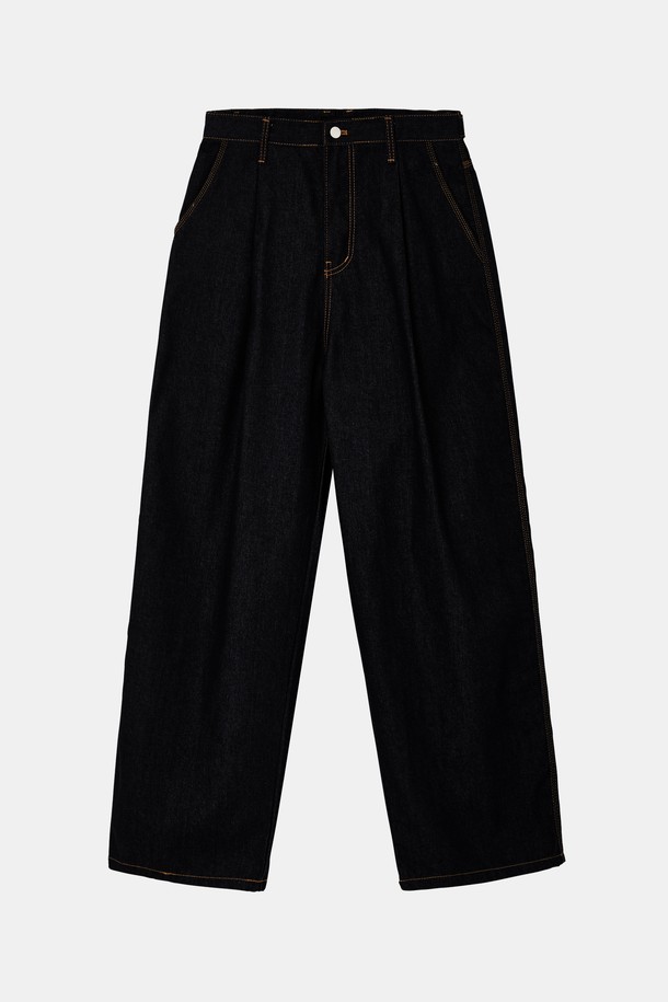 블랙 컬러의 남성용 원턱 루즈핏 데님 팬츠 CJN111입니다. 봄, 여름, 가을 3계절 착용하기 좋은 두께감으로, 캐주얼하고 미니멀한 스타일을 연출할 수 있습니다. 넉넉한 루즈핏으로 편안한 착용감을 선사하며, 무지 디자인으로 어떤 상의와도 쉽게 매치할 수 있습니다. 데님 소재 특유의 견고함과 자연스러운 핏이 특징입니다. 일상복으로 활용하기 좋은 실용적인 아이템입니다.
