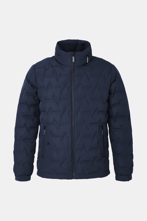 네이비 컬러의 방풍 퀼팅 미들넥 다운 점퍼 CJP152입니다. 일상 및 캐주얼 스타일은 물론, 출근룩에도 잘 어울리는 활용도 높은 아우터입니다. 두꺼운 두께감으로 겨울철에도 따뜻하게 착용 가능하며, 부드러운 촉감과 무지 디자인으로 편안하고 미니멀한 스타일을 연출합니다. 레귤러핏으로 제작되어 활동성을 높였으며, 퀼팅 디테일과 집업 여밈 방식으로 디자인되었습니다. 방풍 기능과 보온성을 갖춰 추운 날씨에도 든든하게 몸을 보호해 줍니다.
