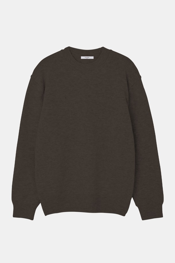 멀티컬러 에어울 긴팔 니트 CNIT109는 가을과 겨울에 따뜻하게 입을 수 있는 여성용 니트/스웨터입니다. 베이직 스타일의 라운드넥 디자인이며, 부드러운 촉감의 울 소재로 제작되었습니다. 레귤러핏으로 편안하게 착용 가능하며, 크롭 기장과 긴소매가 특징입니다. 무지 패턴의 멀티컬러 배색이 돋보이며, 모임룩, 클래식, 미니멀, 캐주얼 스타일 모두 소화 가능한 활용도 높은 아이템입니다.
